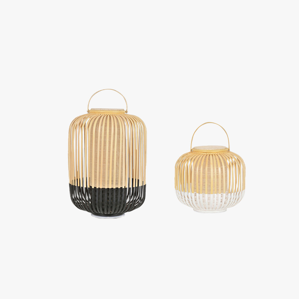 Muto Minimalista Lantern Bambú/Acrílico Lámpara de Pie Exterior, Blanco/Negro